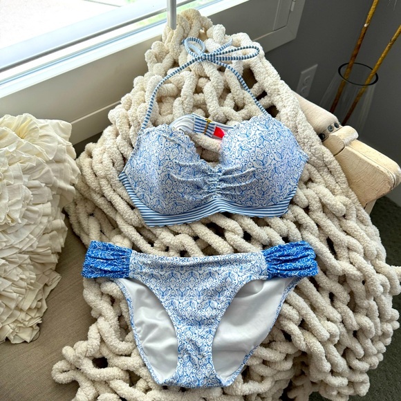 Victoria's Secret Other - Victorias Secret scalloped edge bikini